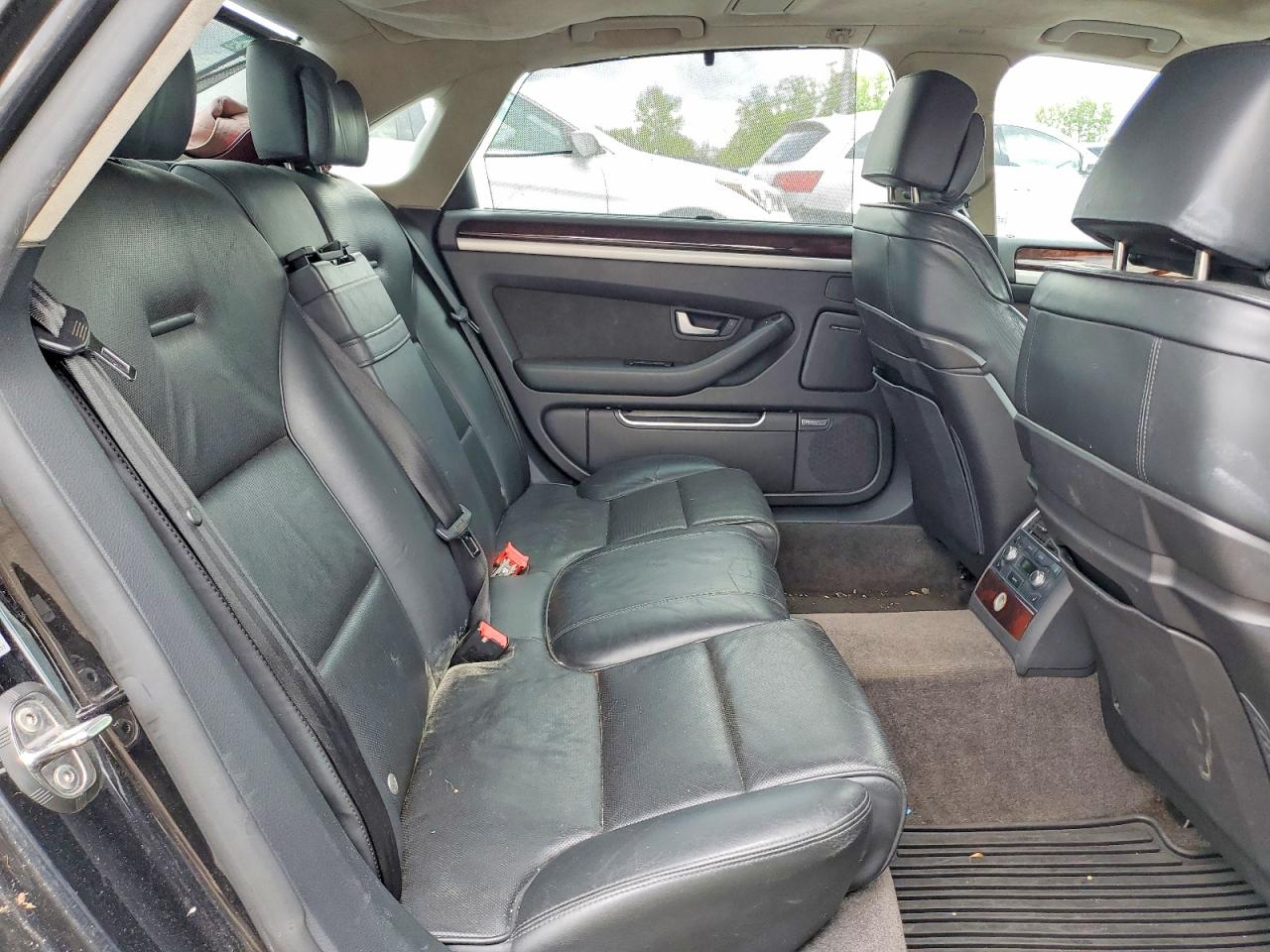 2010 AUDI A8
