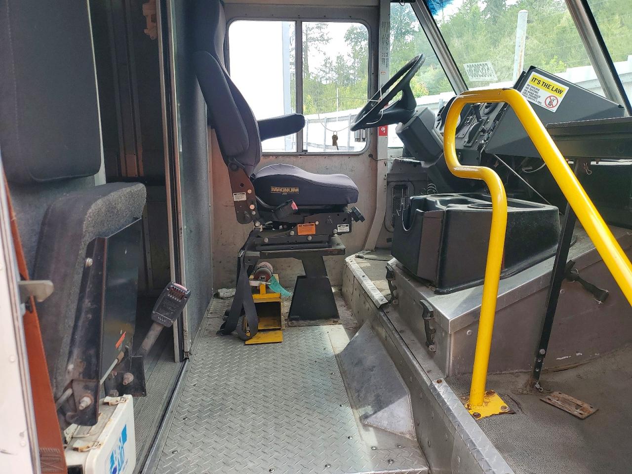2015 FRHT - FREIGHTLINER CHASSIS M