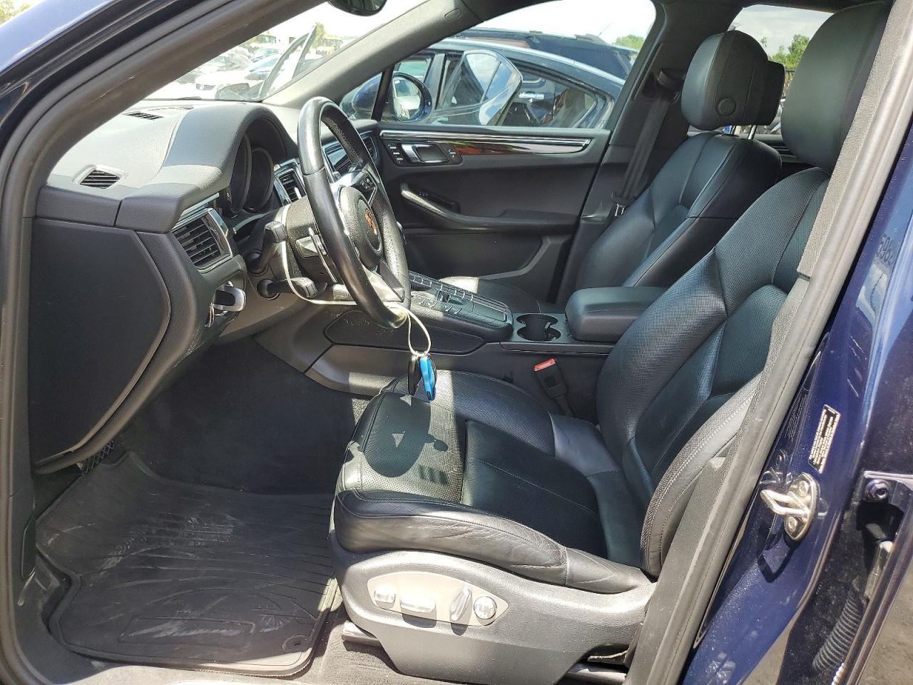 2016 PORSCHE MACAN