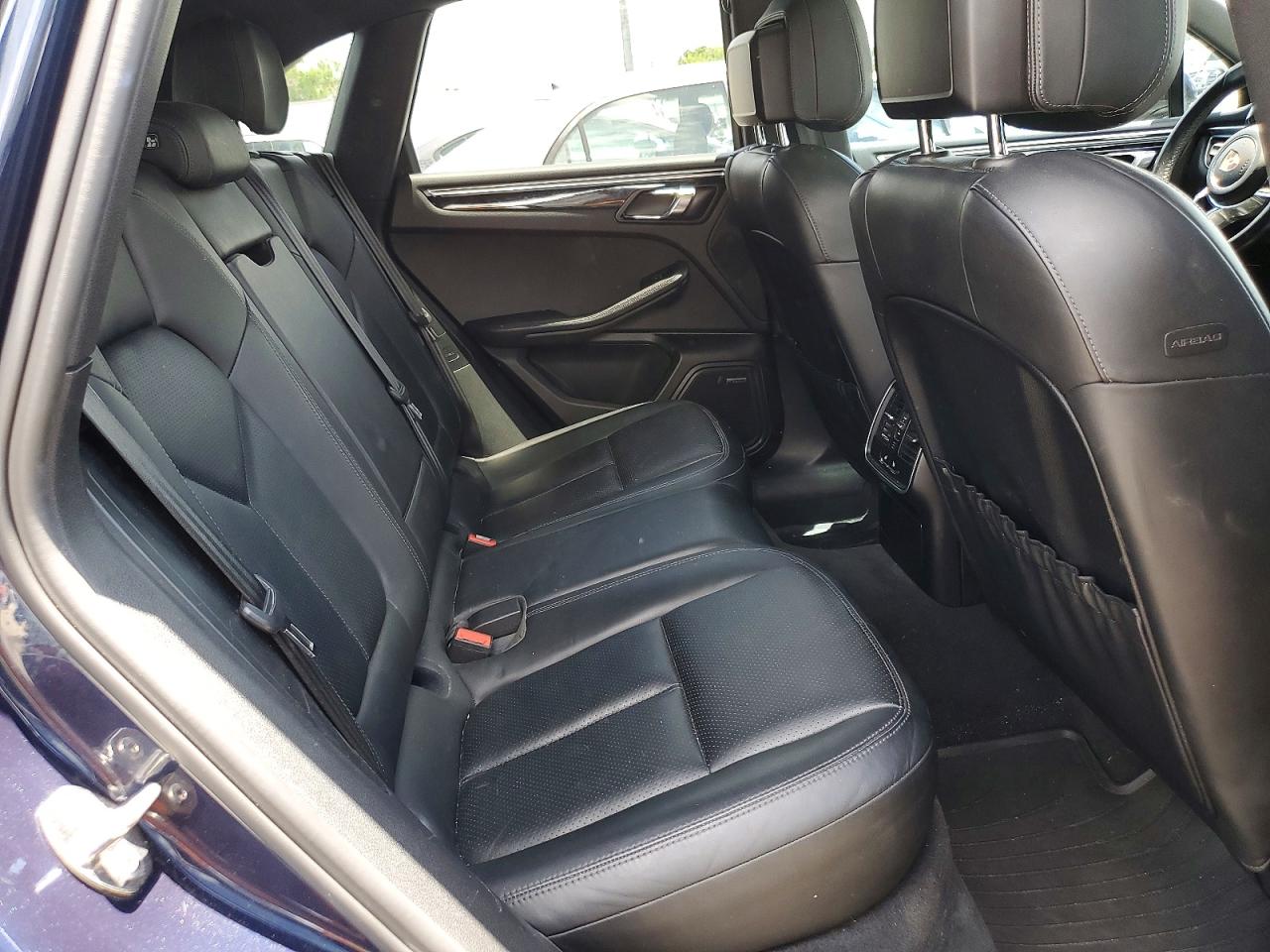 2016 PORSCHE MACAN