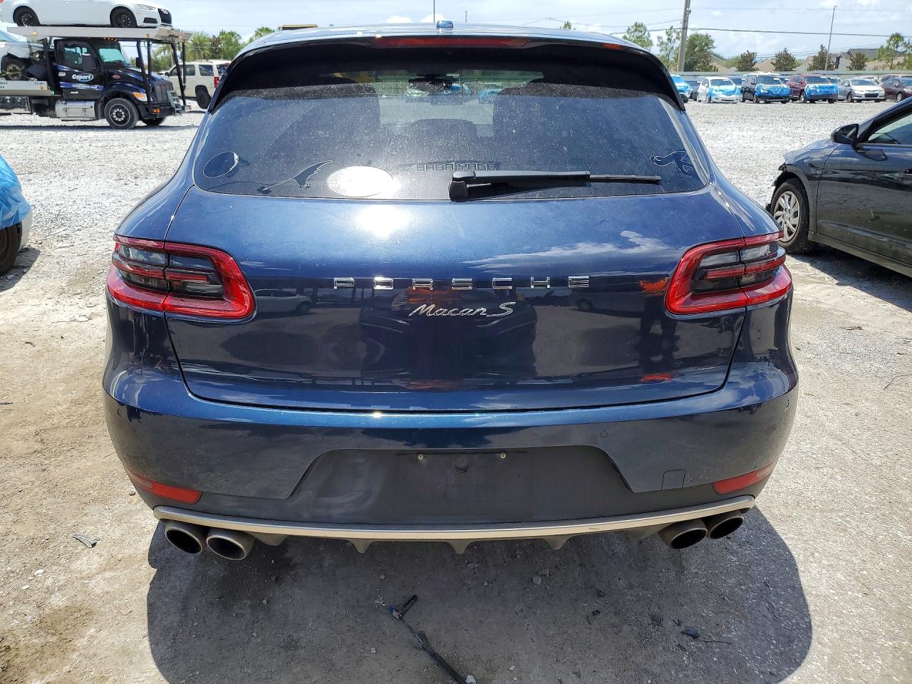 2016 PORSCHE MACAN