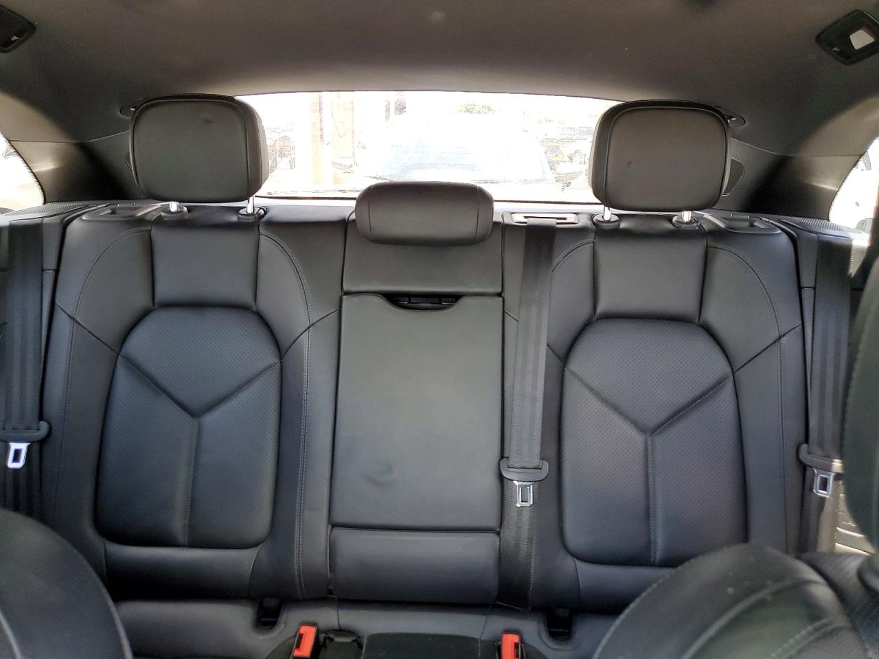 2016 PORSCHE MACAN