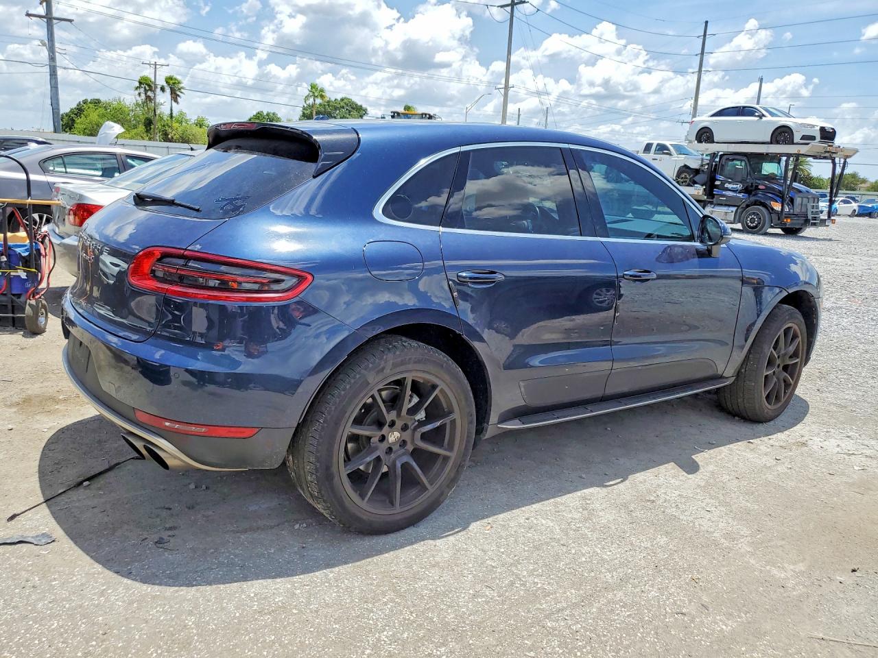 2016 PORSCHE MACAN
