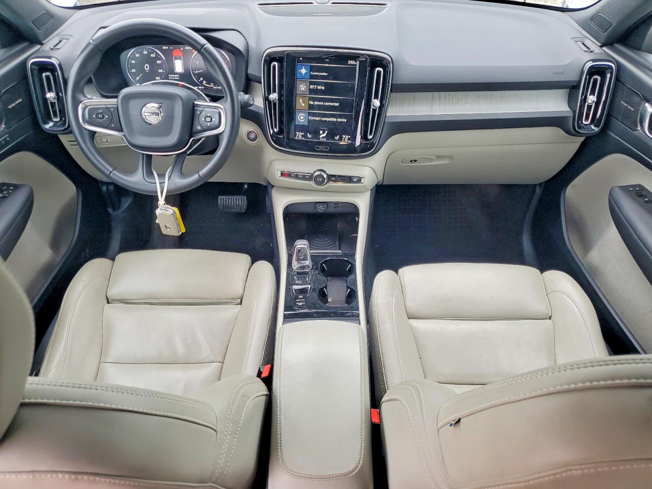 2019 VOLVO XC40