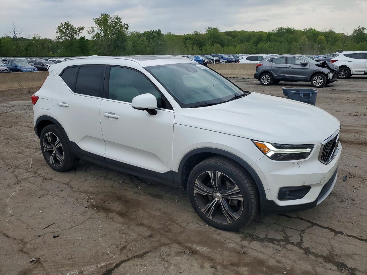2019 VOLVO XC40