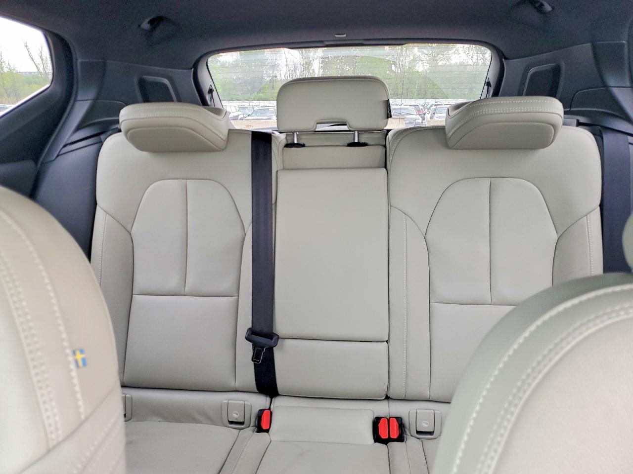 2019 VOLVO XC40