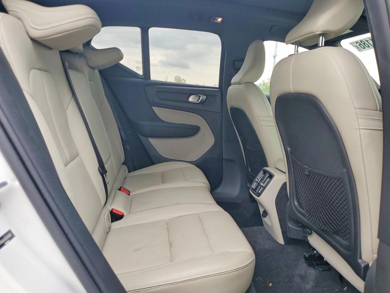2019 VOLVO XC40