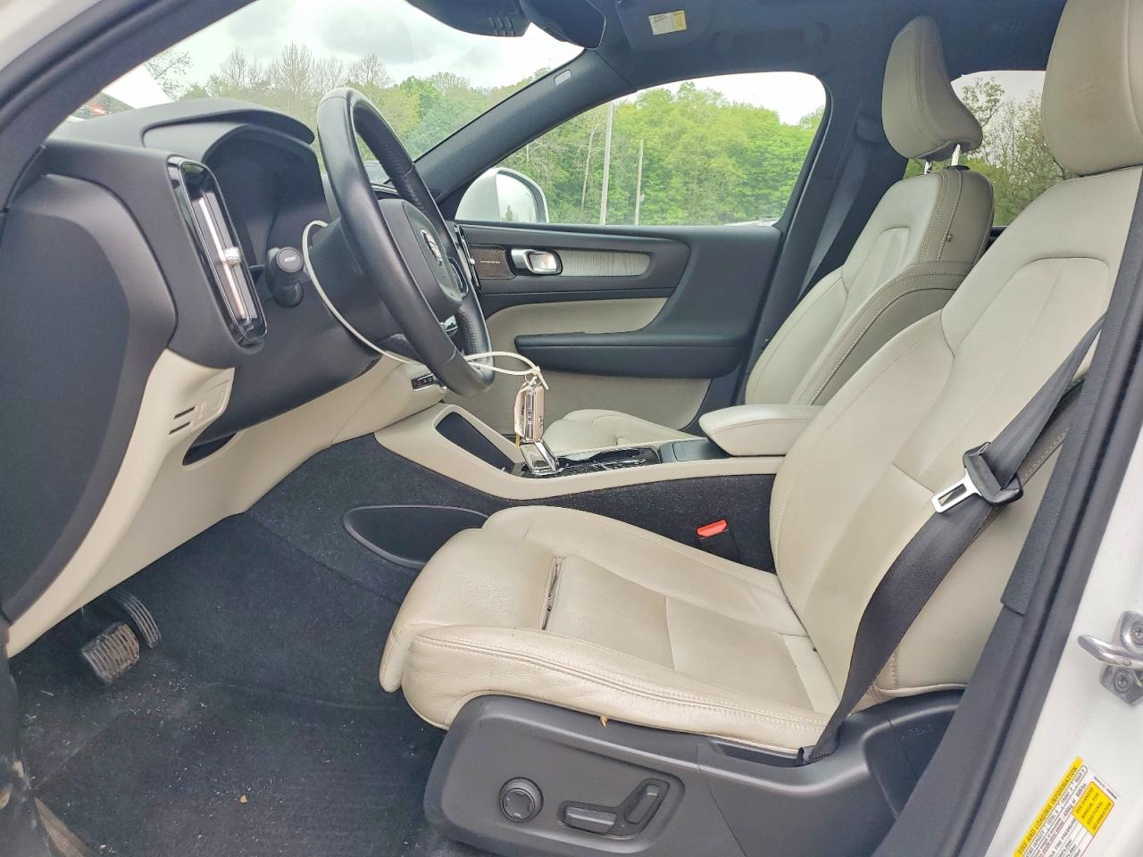 2019 VOLVO XC40