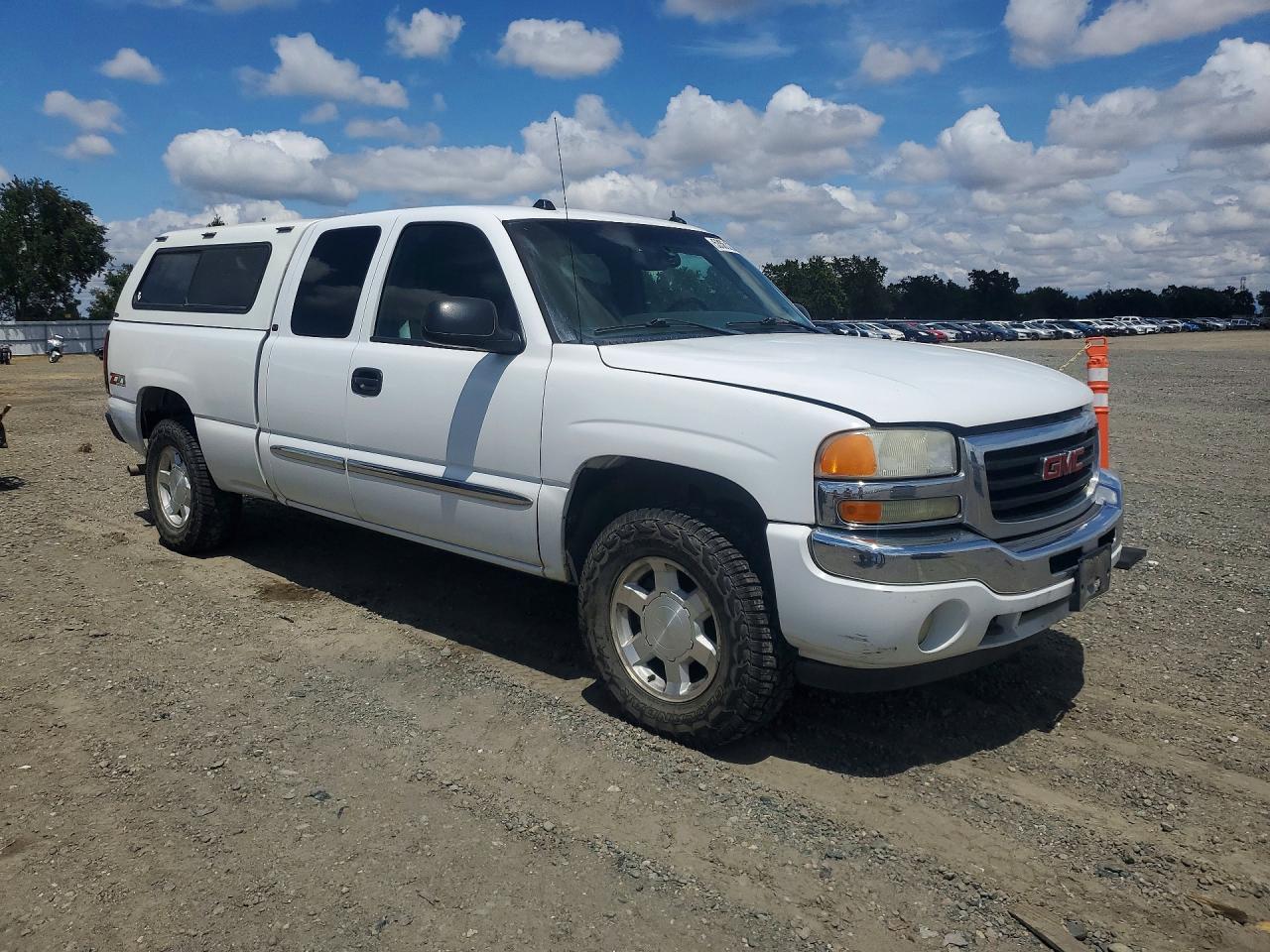 2005 GMC SIERRA