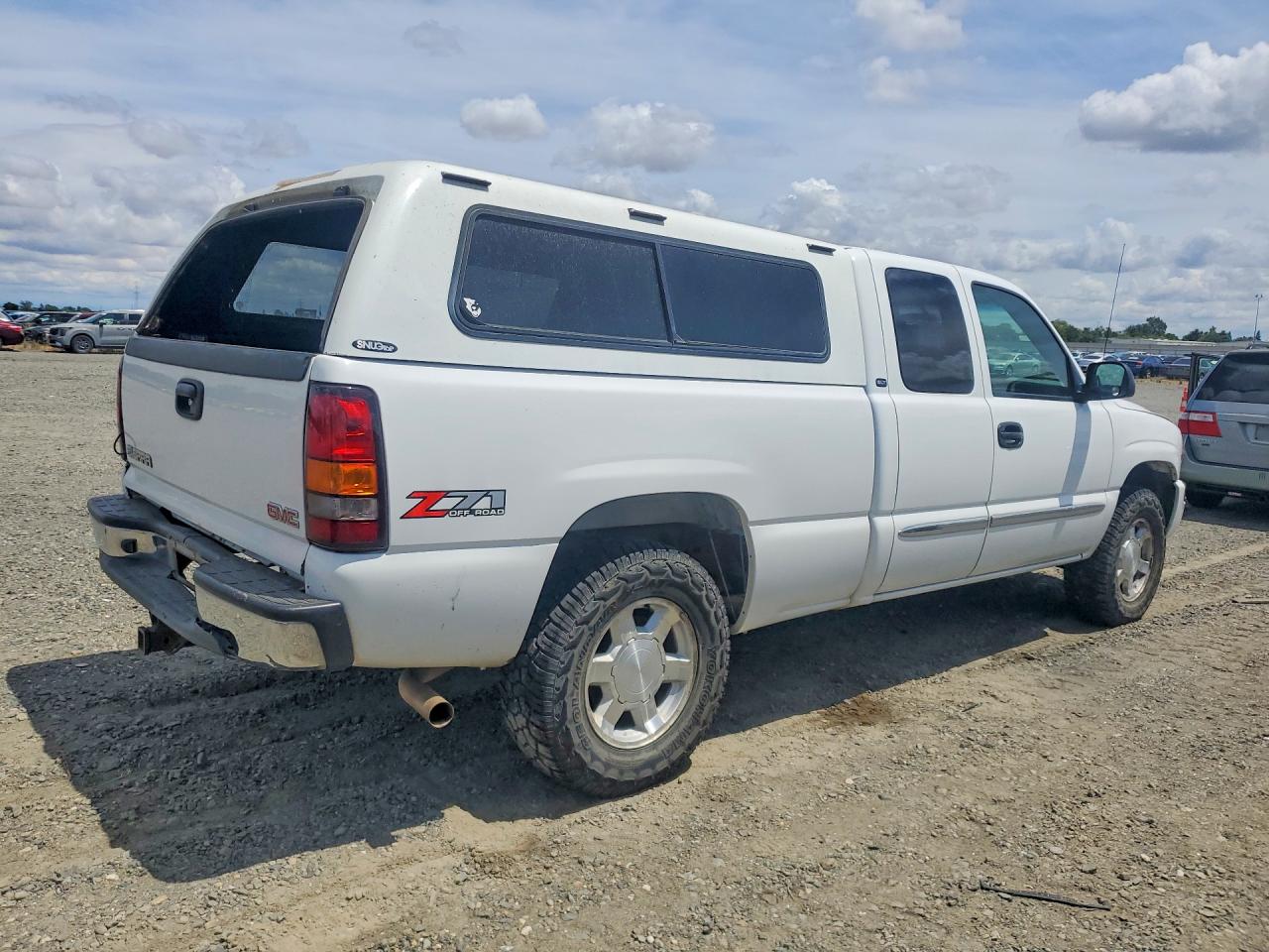 2005 GMC SIERRA