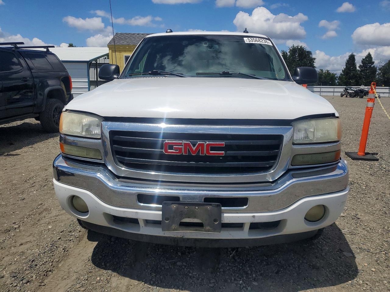 2005 GMC SIERRA