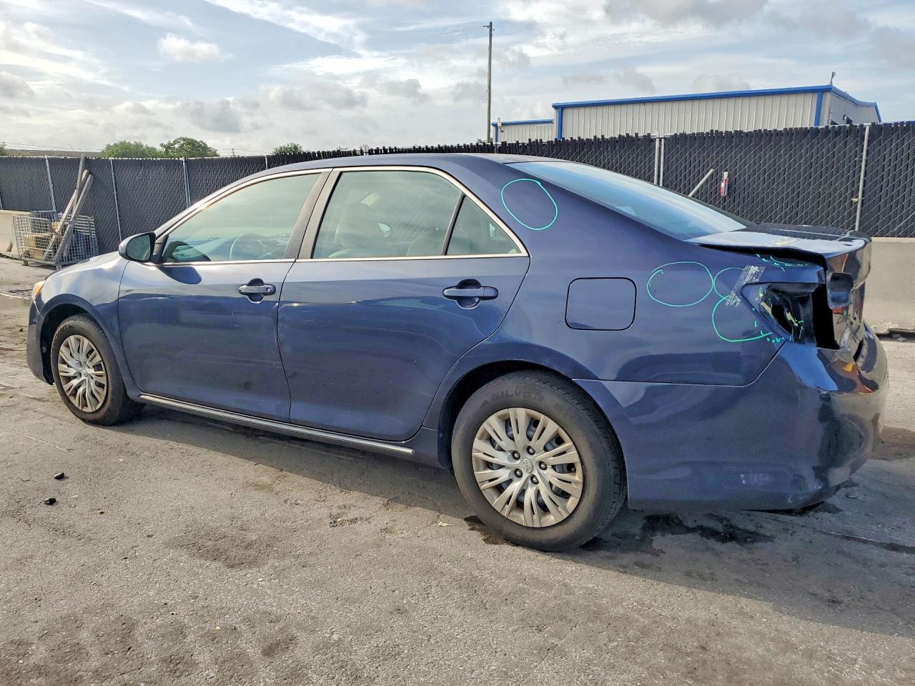 2014 TOYOTA CAMRY