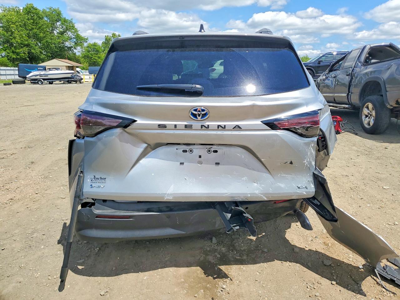 2025 TOYOTA SIENNA