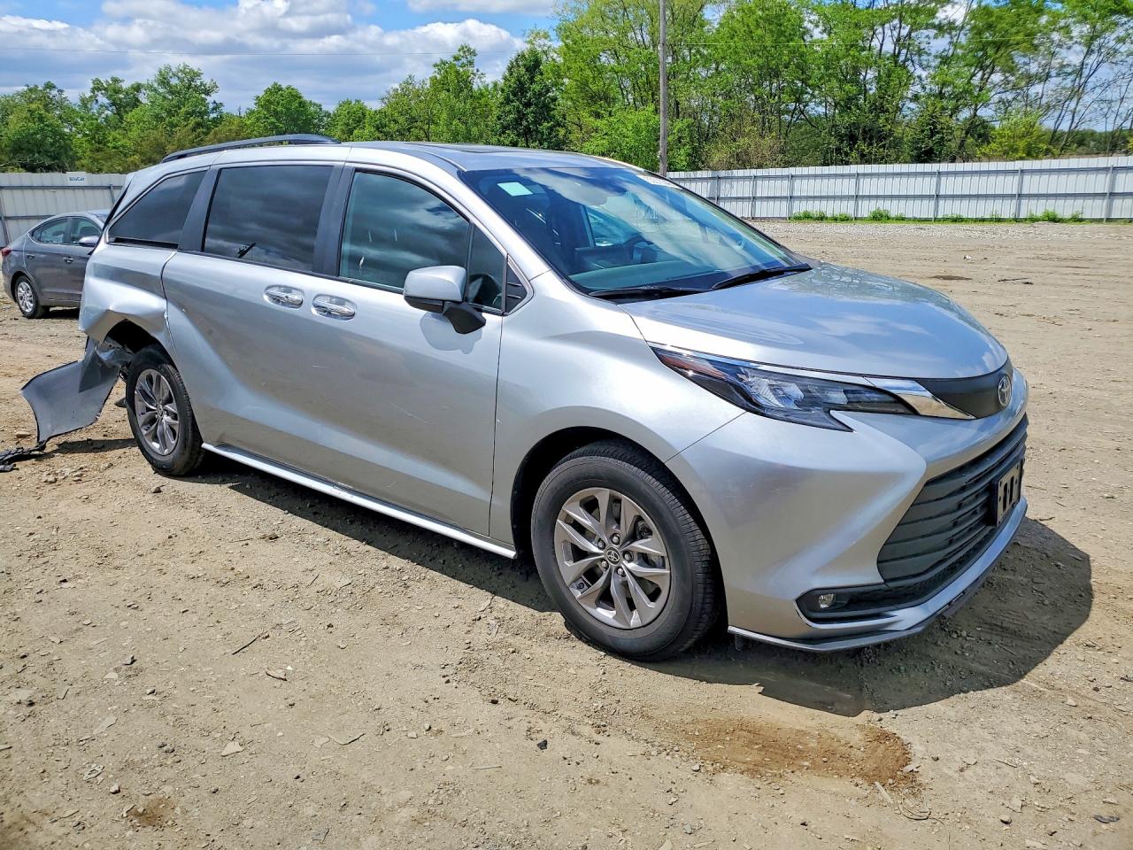2025 TOYOTA SIENNA
