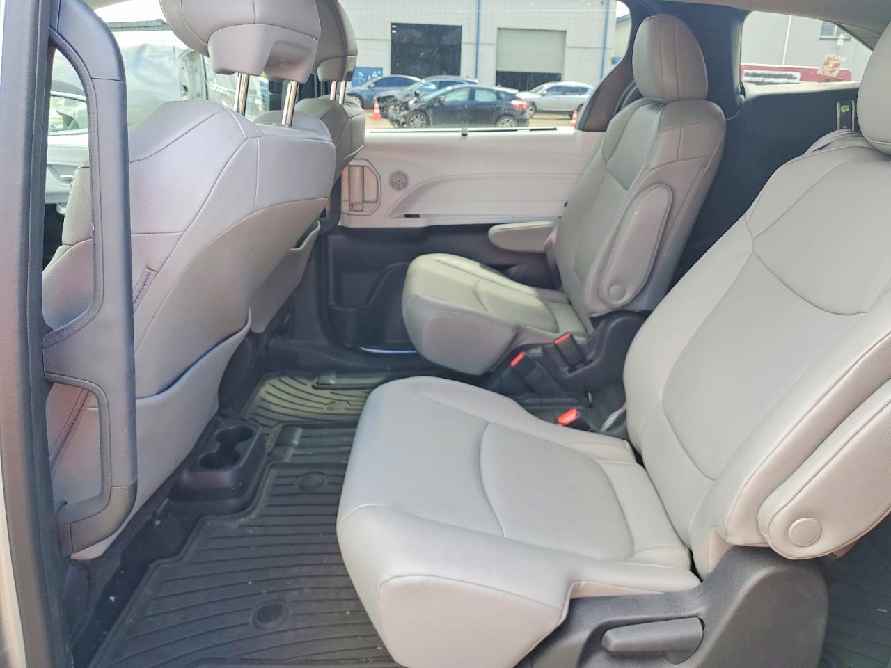 2025 TOYOTA SIENNA
