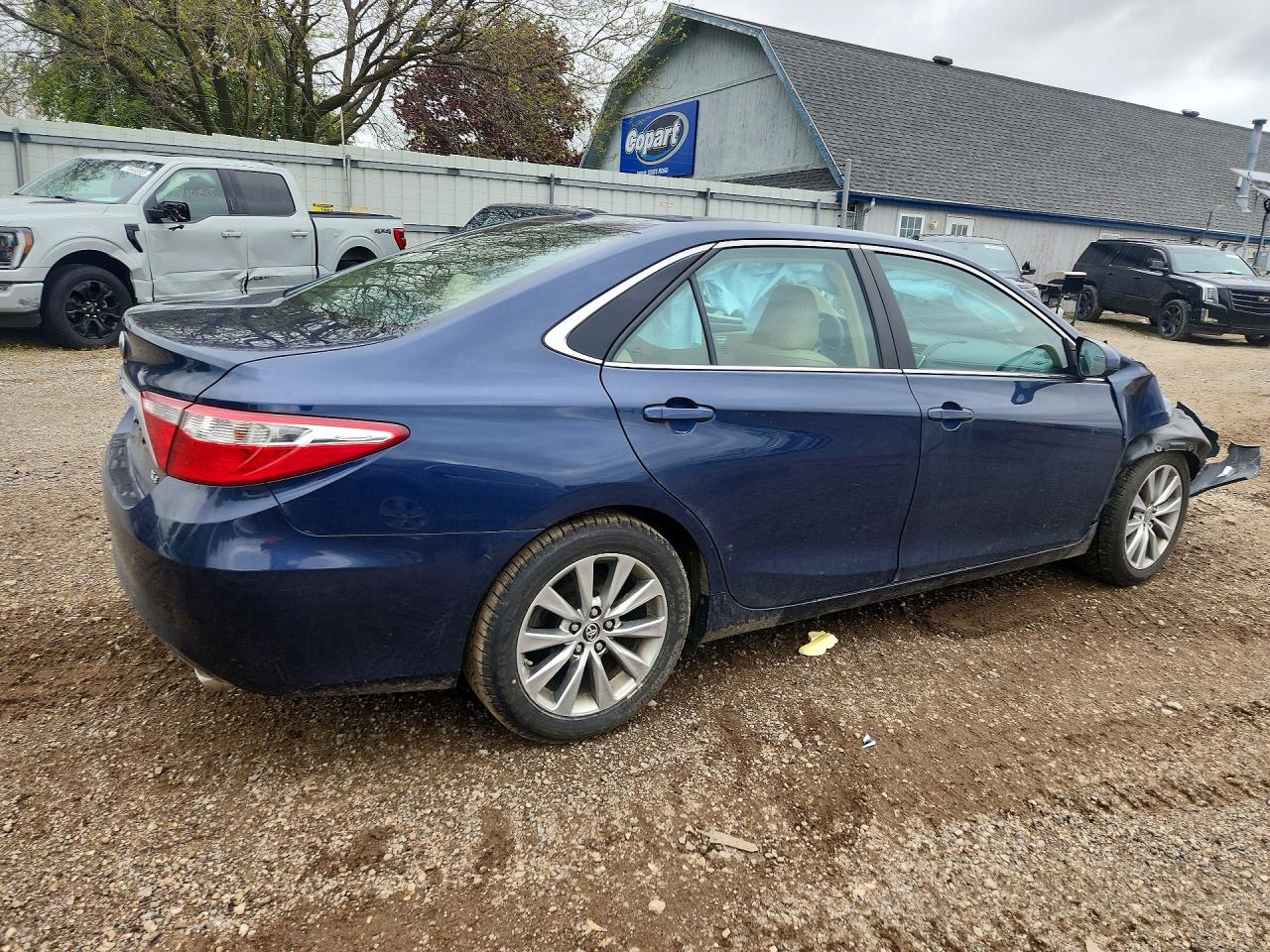 2015 TOYOTA CAMRY