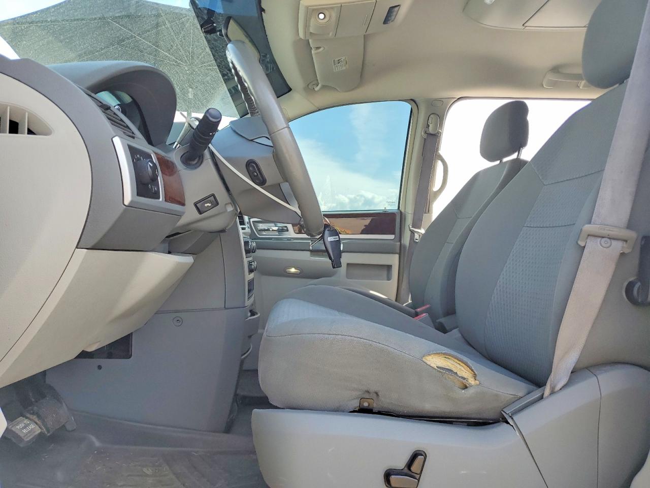 2010 CHRYSLER MINIVAN