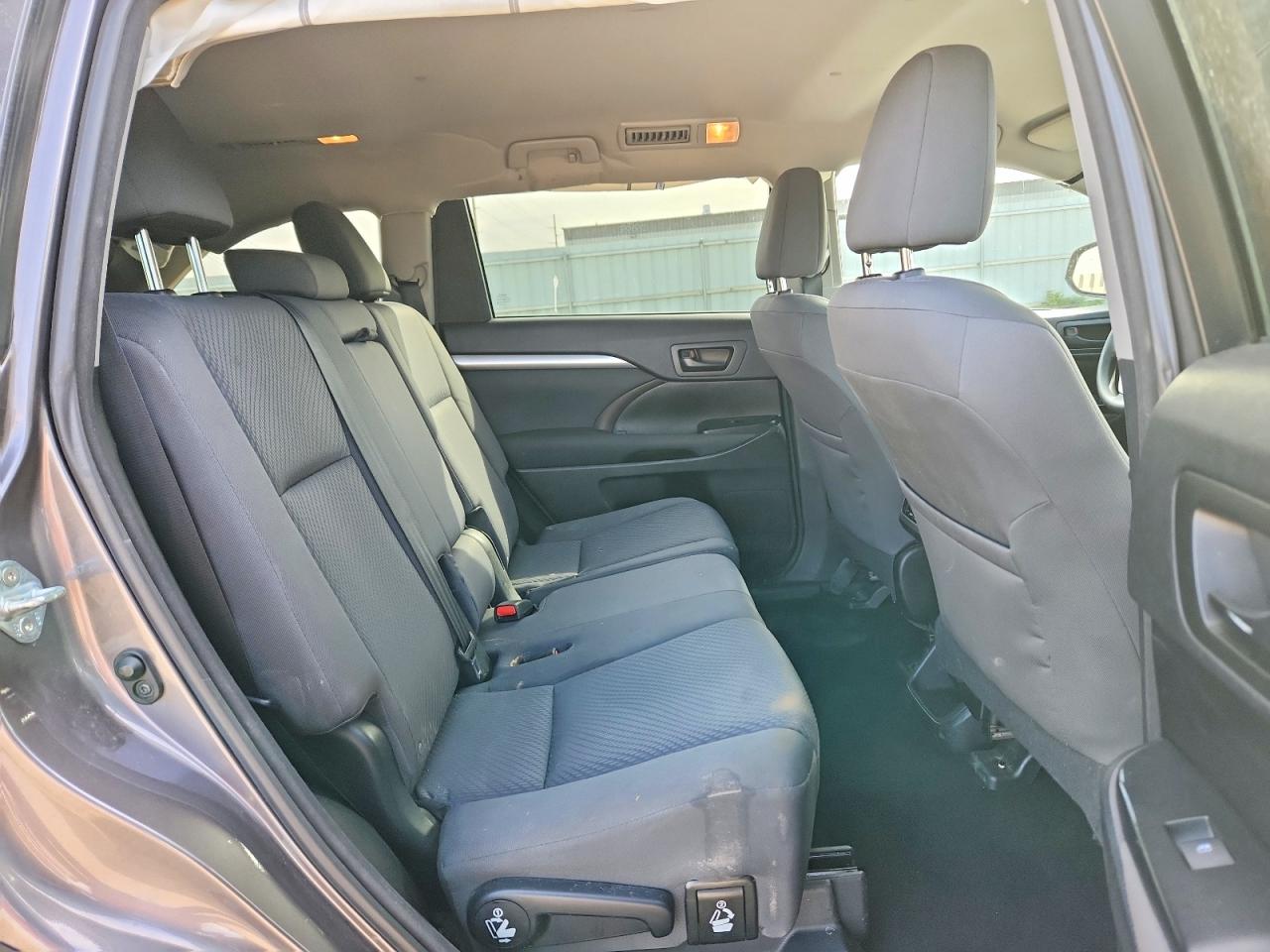 2016 TOYOTA HIGHLANDER