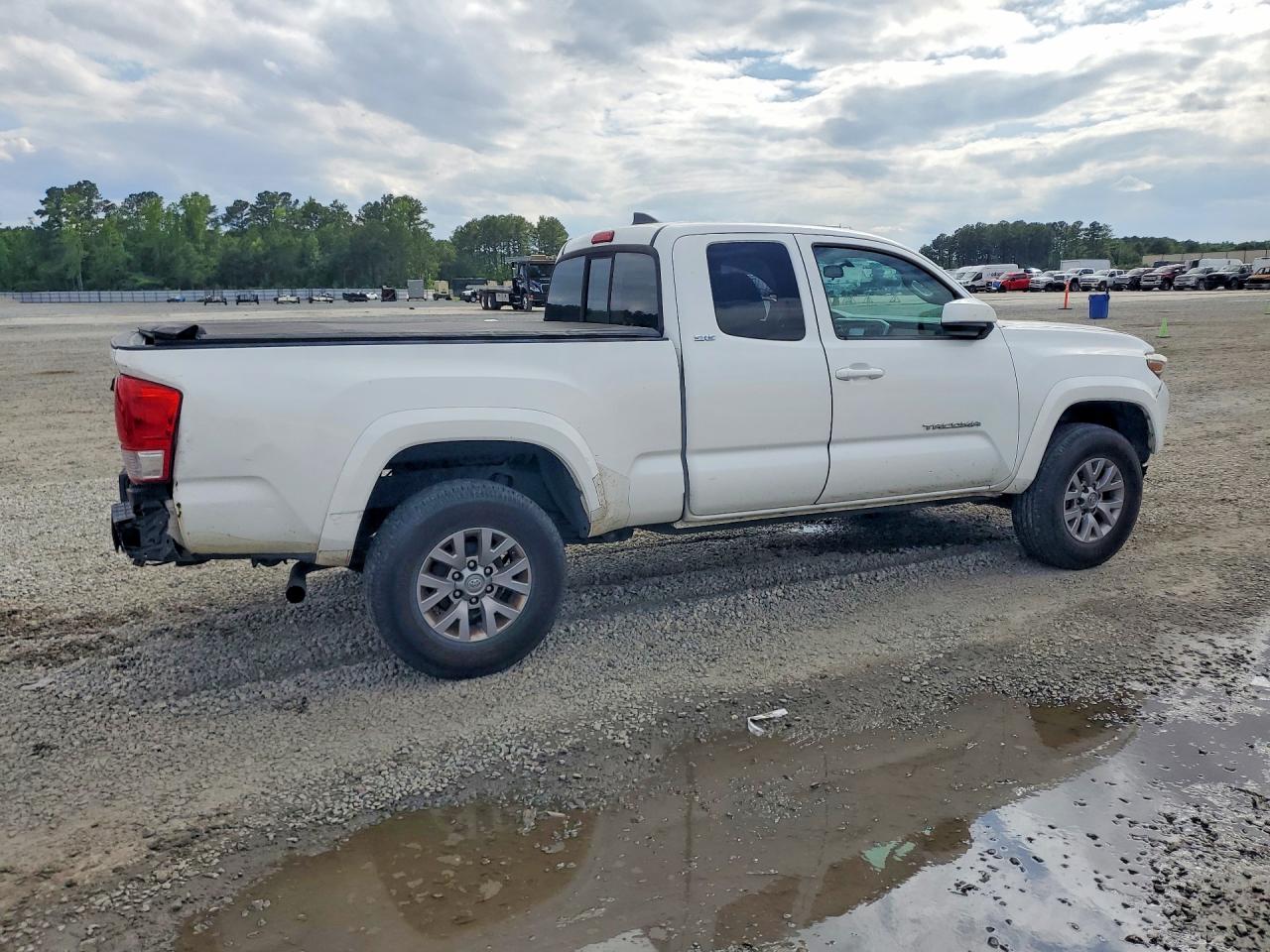 2017 TOYOTA TACOMA