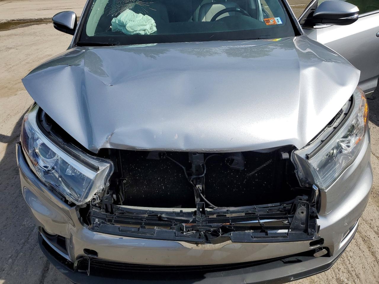 2016 TOYOTA HIGHLANDER