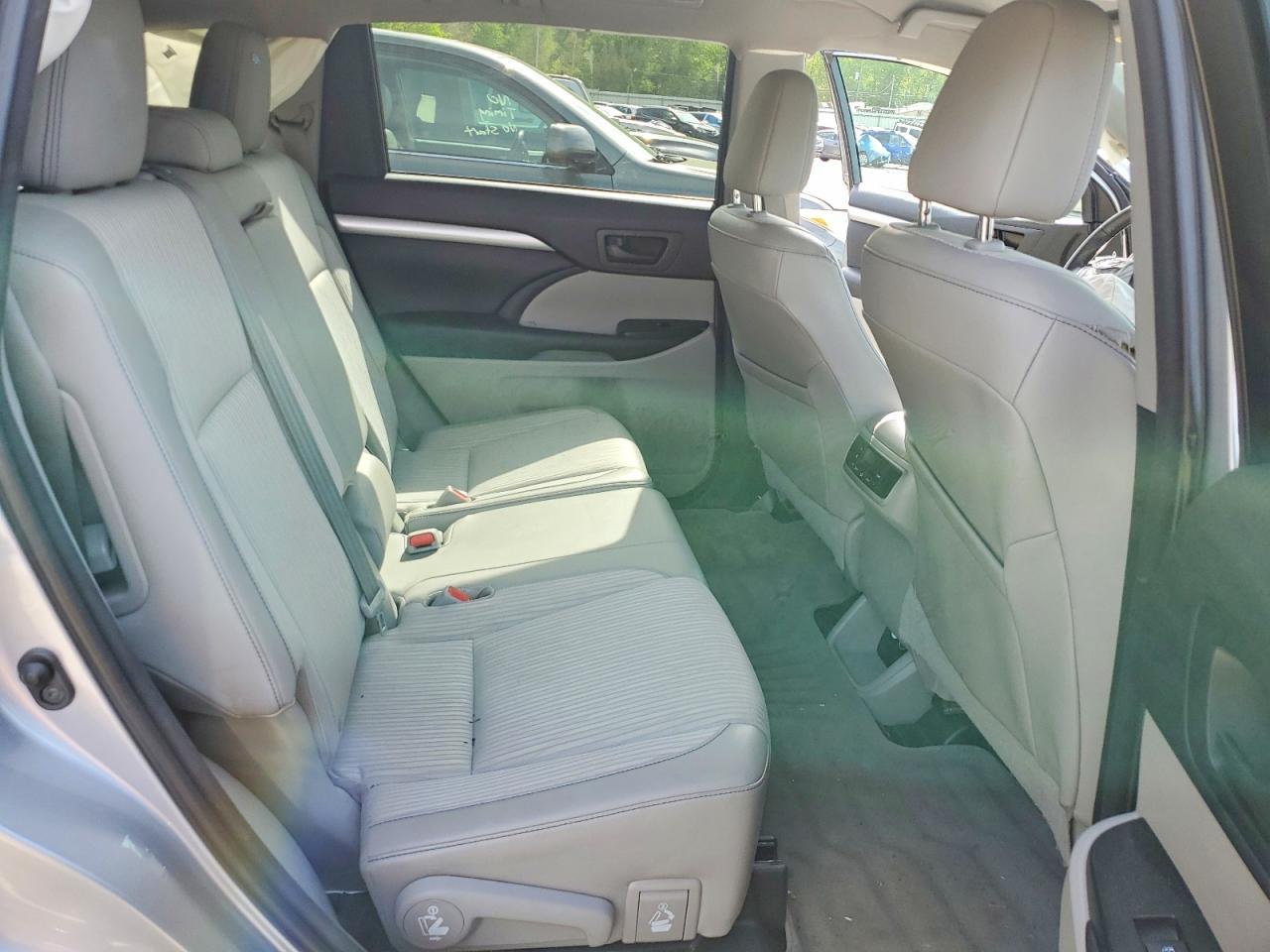 2016 TOYOTA HIGHLANDER