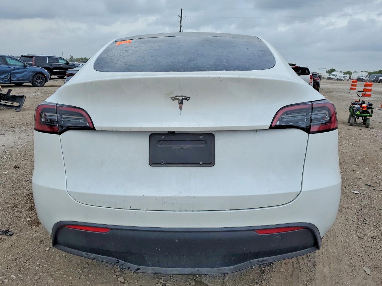 2025 TESLA MODEL Y