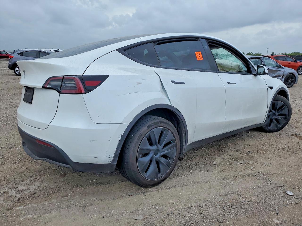 2025 TESLA MODEL Y