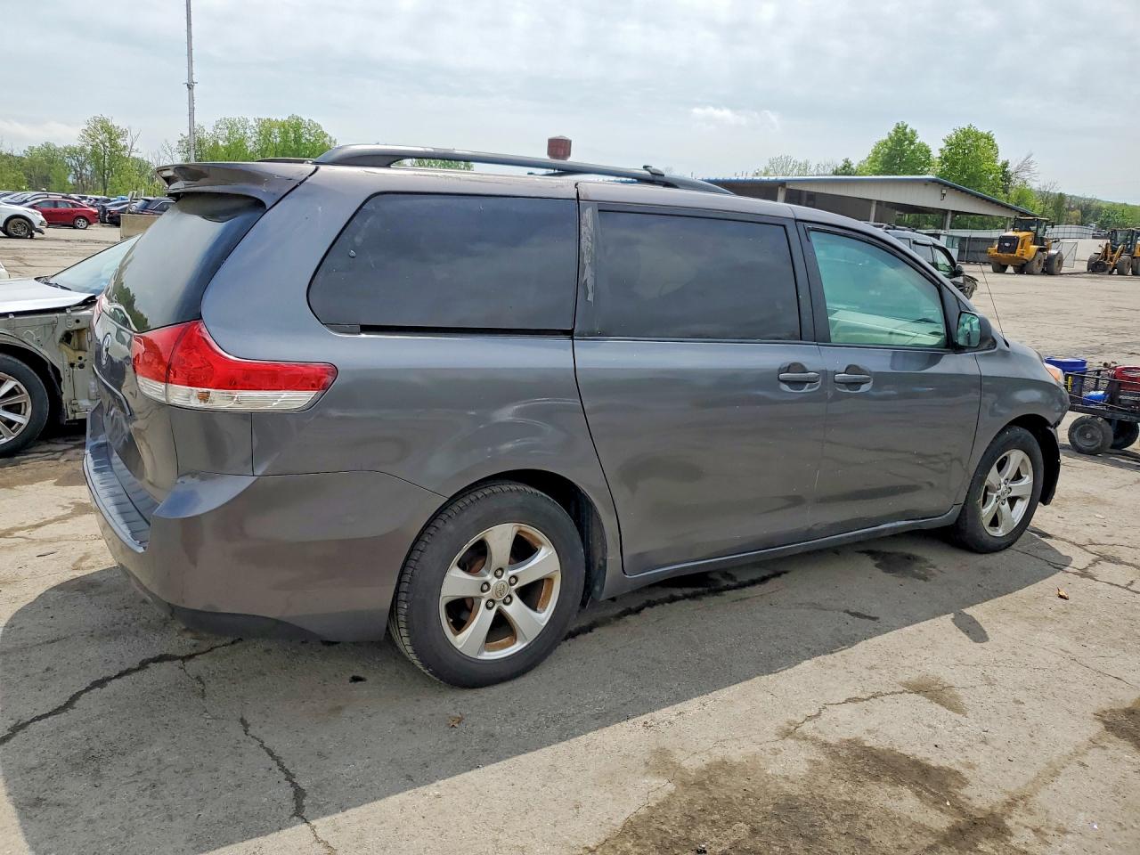 2013 TOYOTA SIENNA