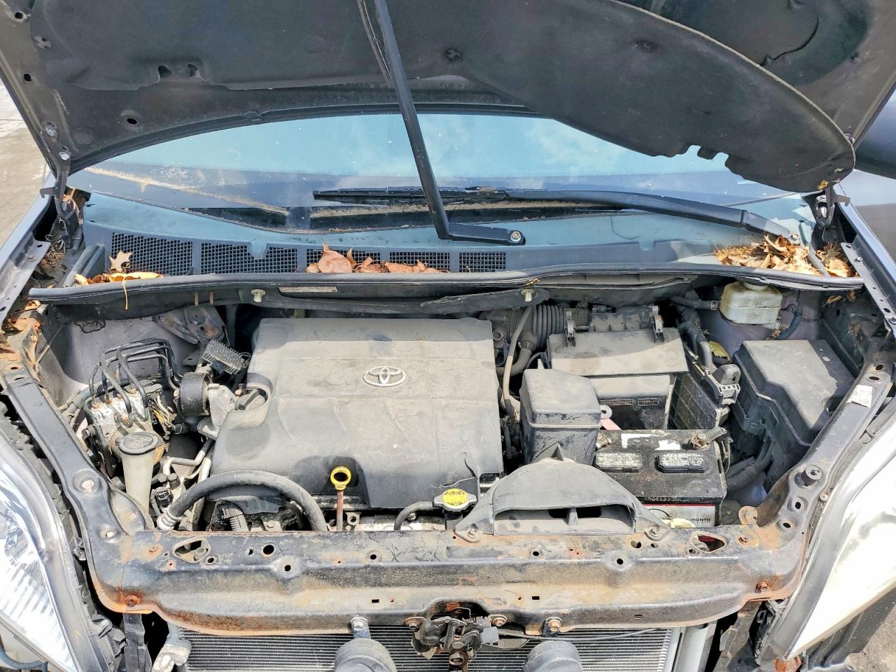 2013 TOYOTA SIENNA