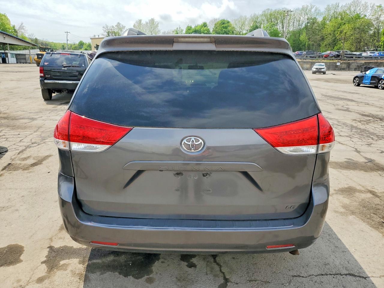 2013 TOYOTA SIENNA