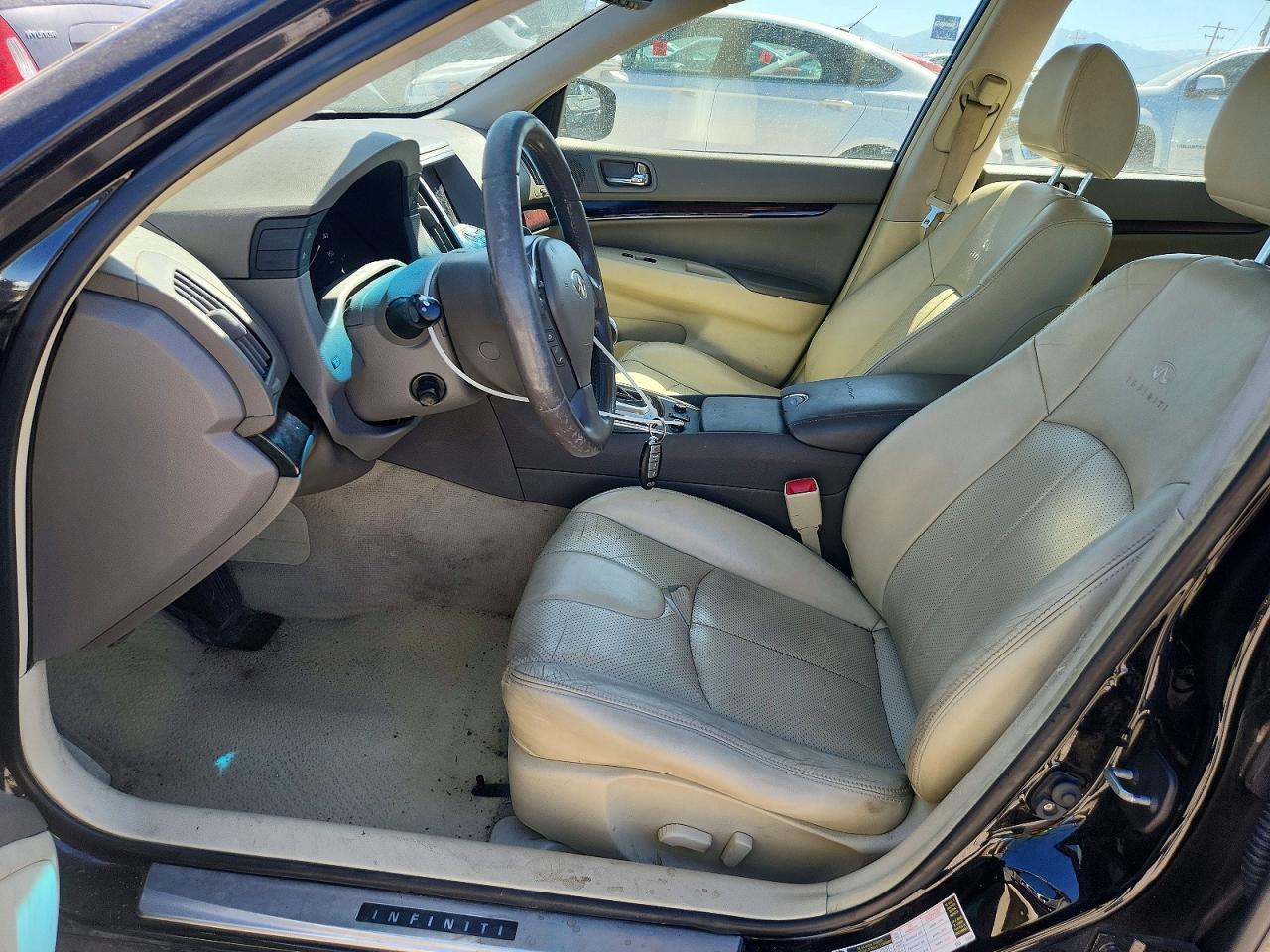 2011 INFINITI G37
