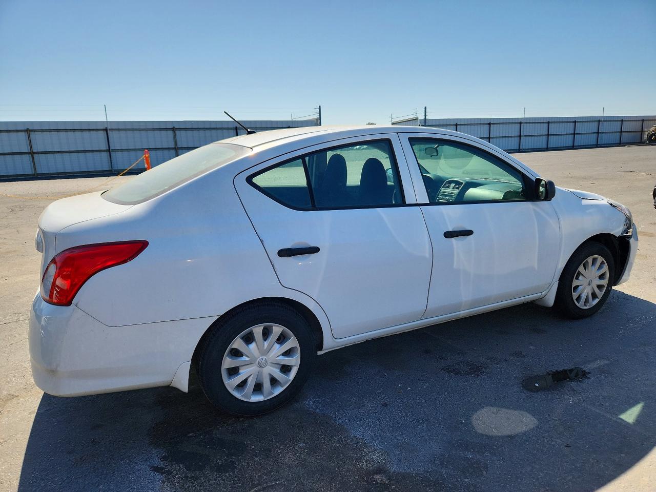 2015 NISSAN VERSA