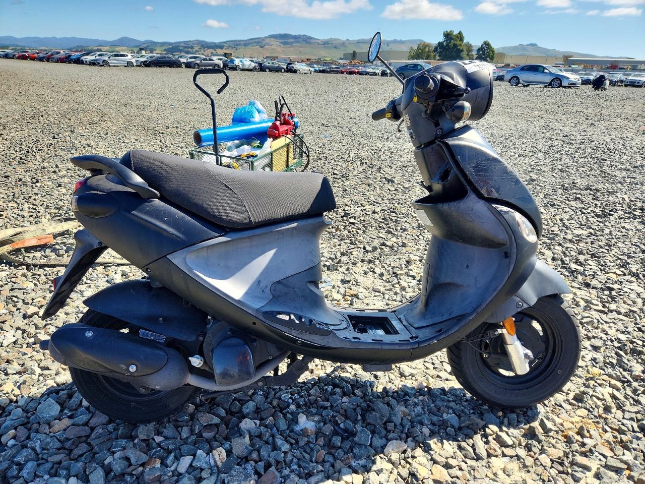 2012 GENUINE SCOOTER CO. SCOOTER