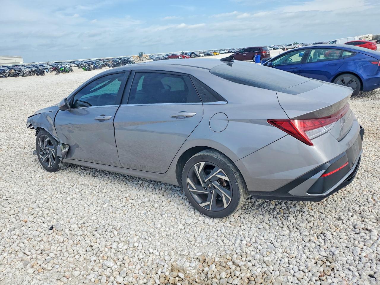 2024 HYUNDAI ELANTRA