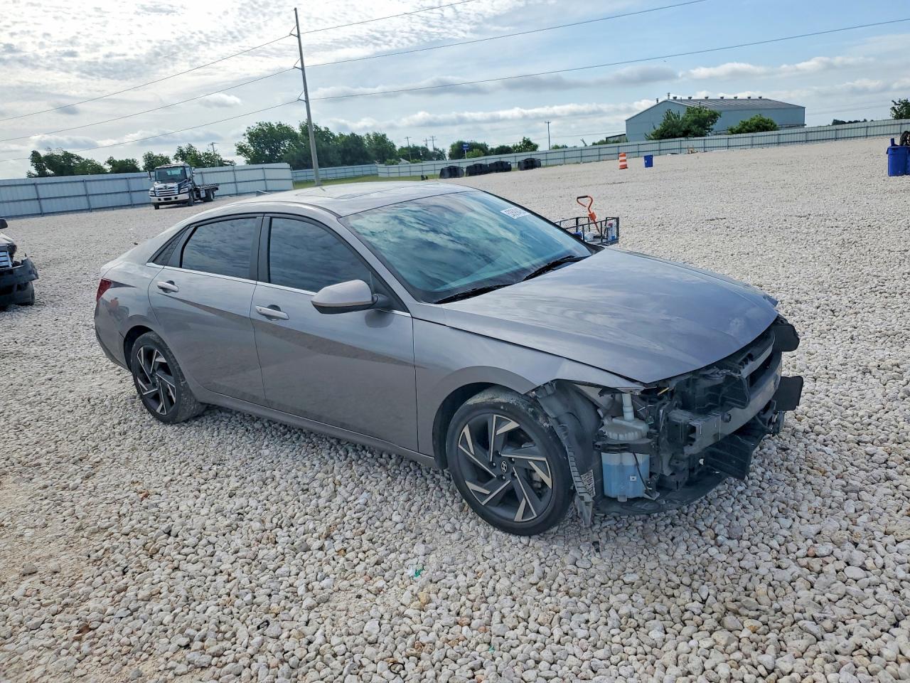 2024 HYUNDAI ELANTRA
