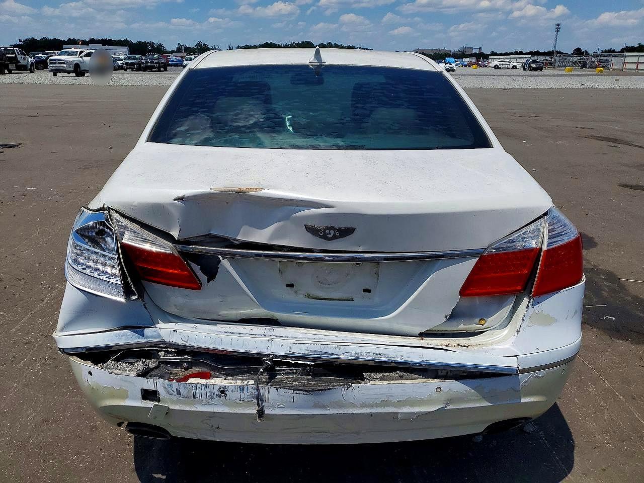 2011 HYUNDAI GENESIS