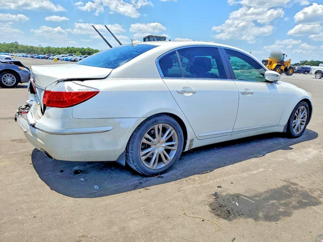 2011 HYUNDAI GENESIS