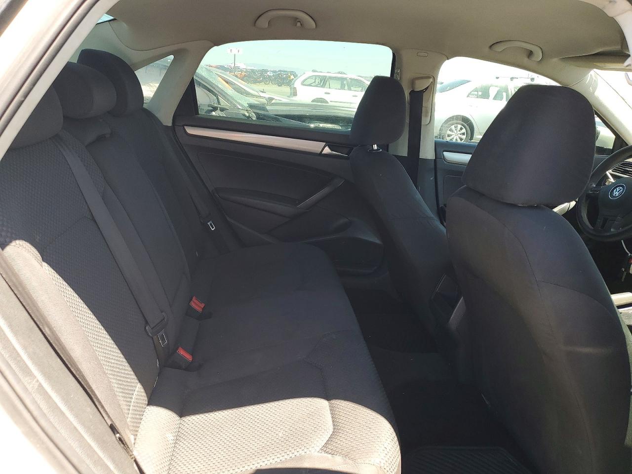2013 VOLKSWAGEN PASSAT