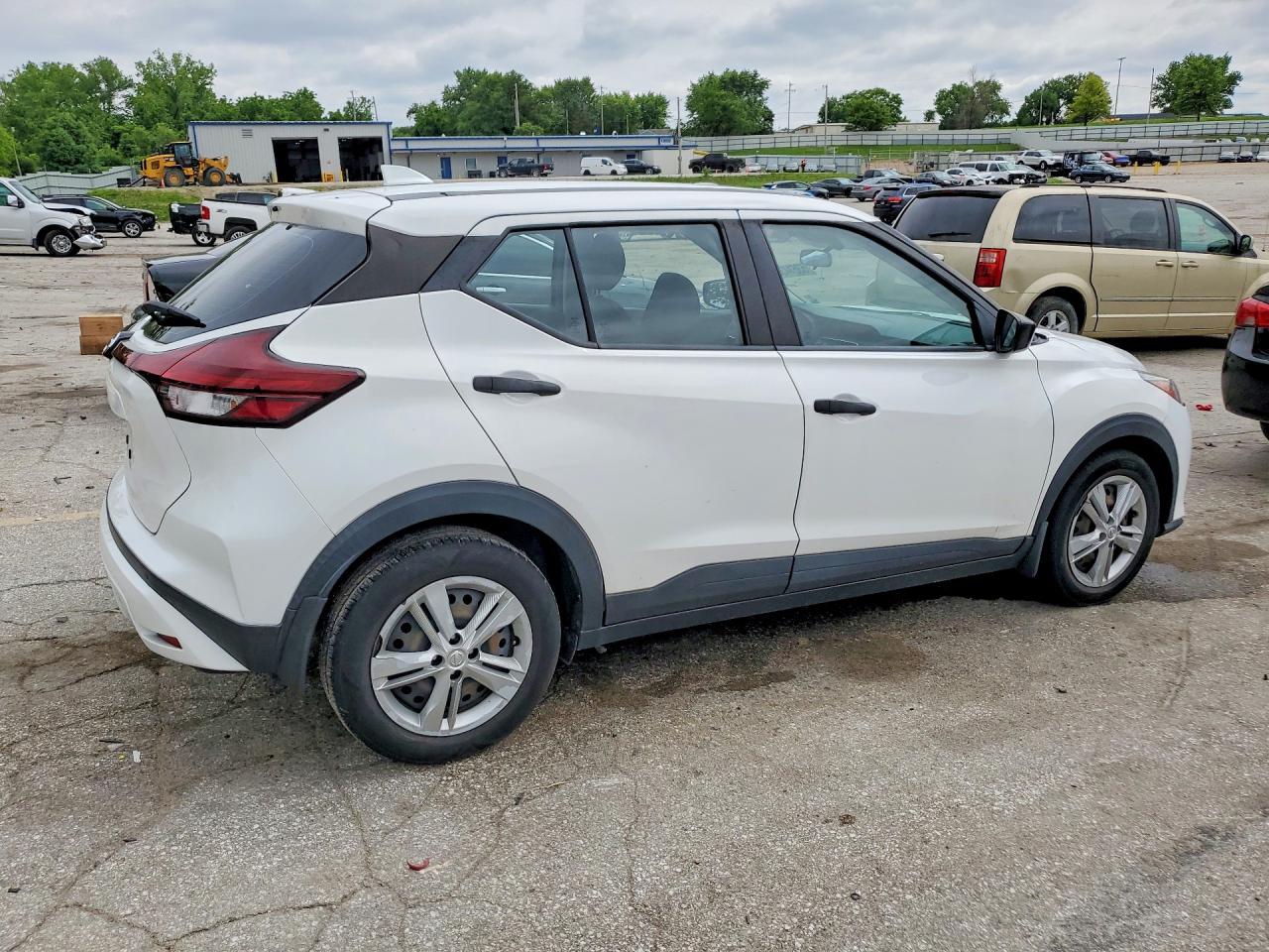 2021 NISSAN KICKS