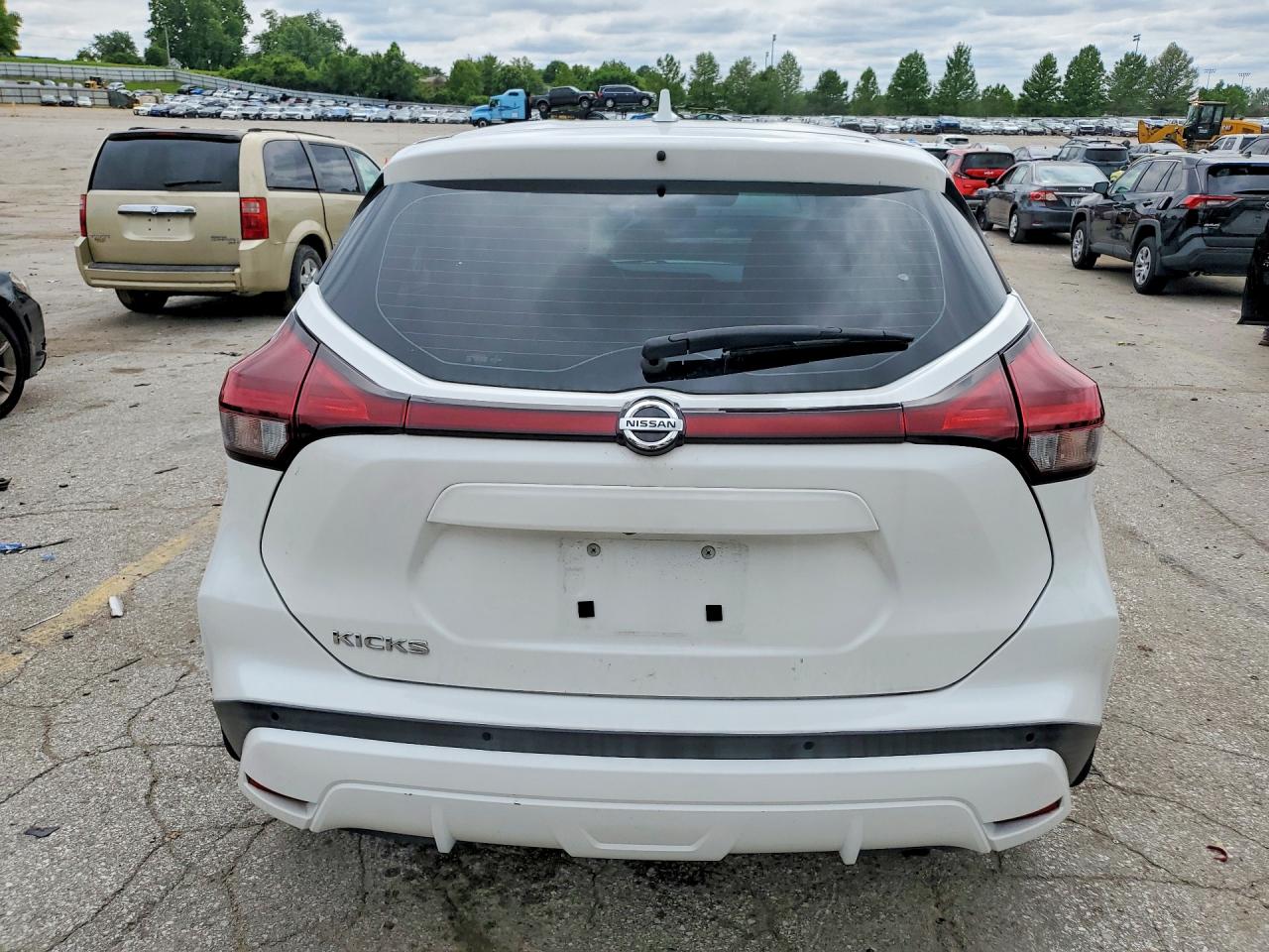 2021 NISSAN KICKS
