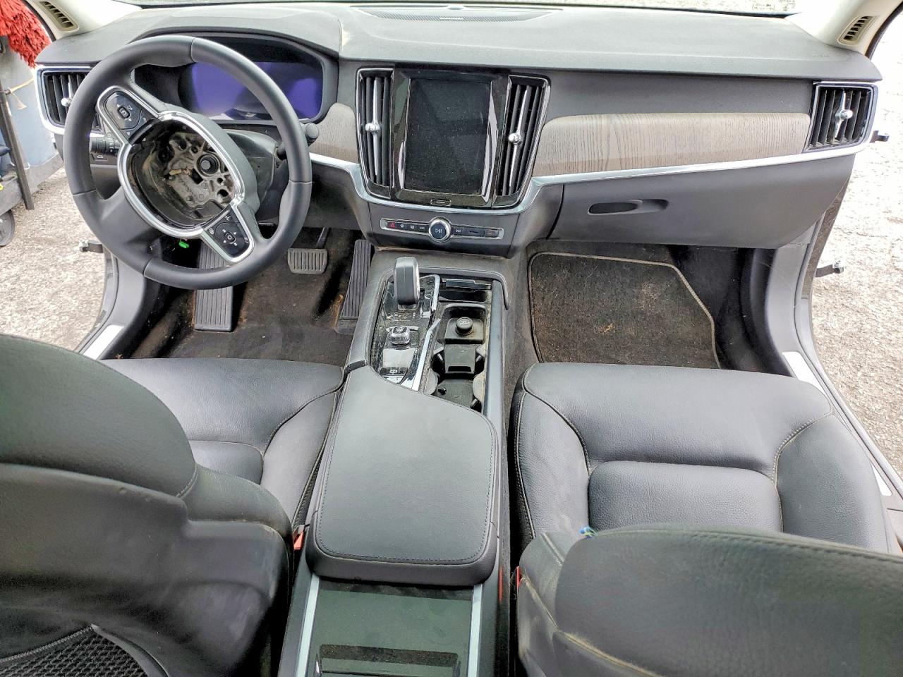 2023 VOLVO S90