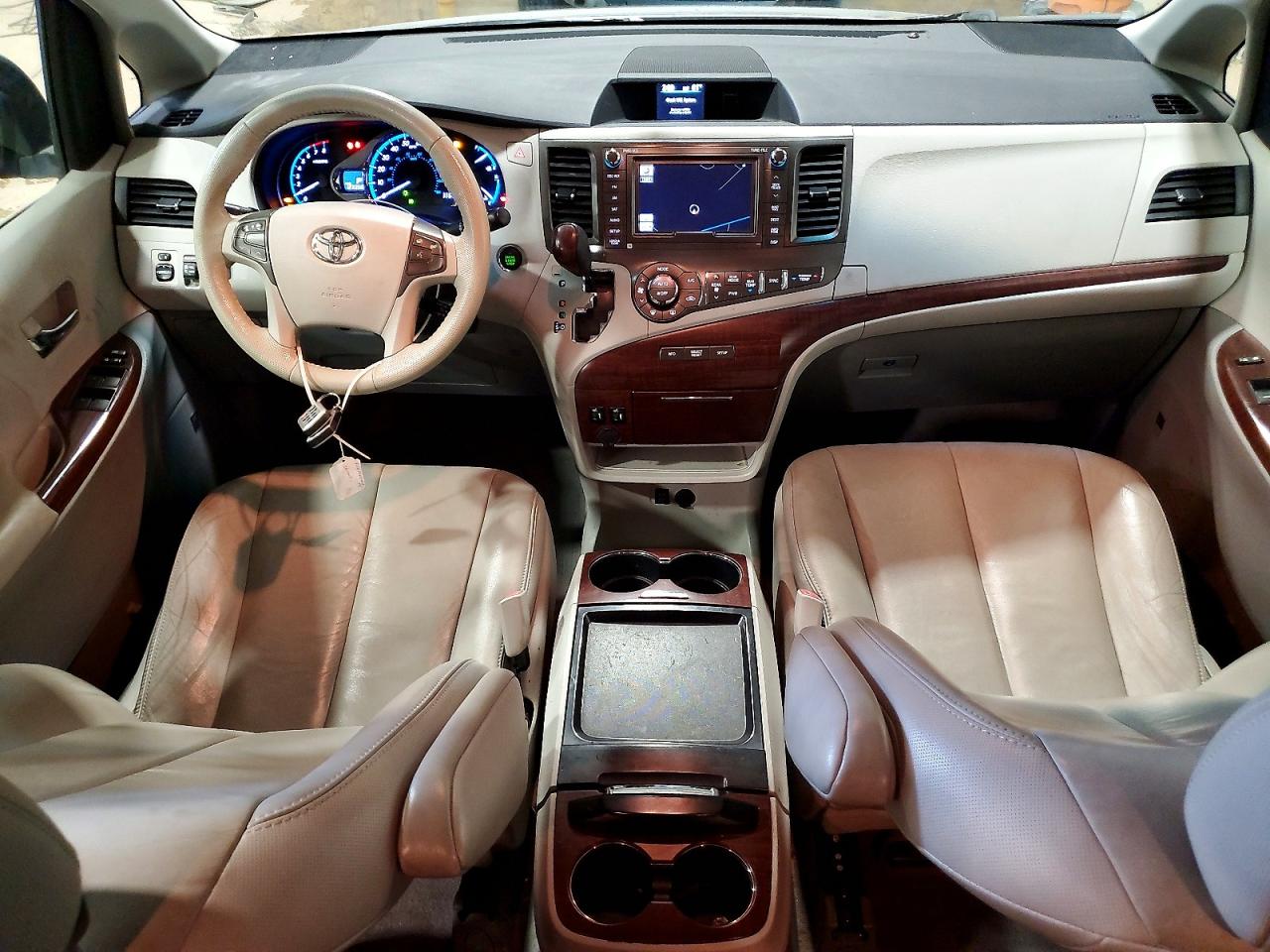 2011 TOYOTA SIENNA