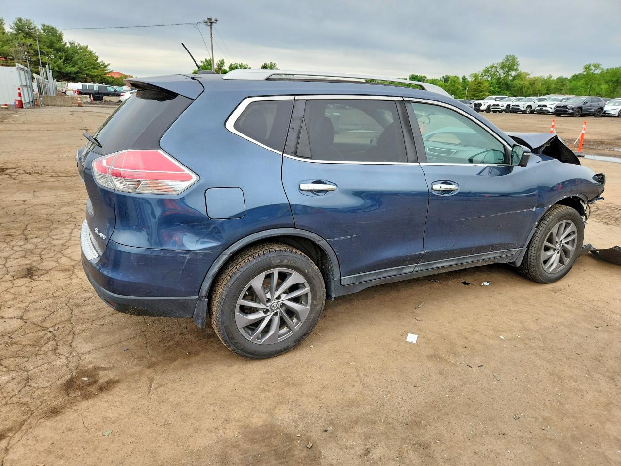 2016 NISSAN ROGUE