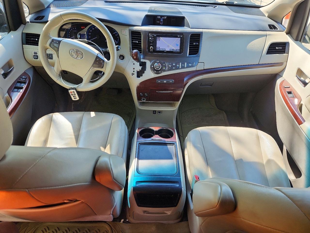 2012 TOYOTA SIENNA