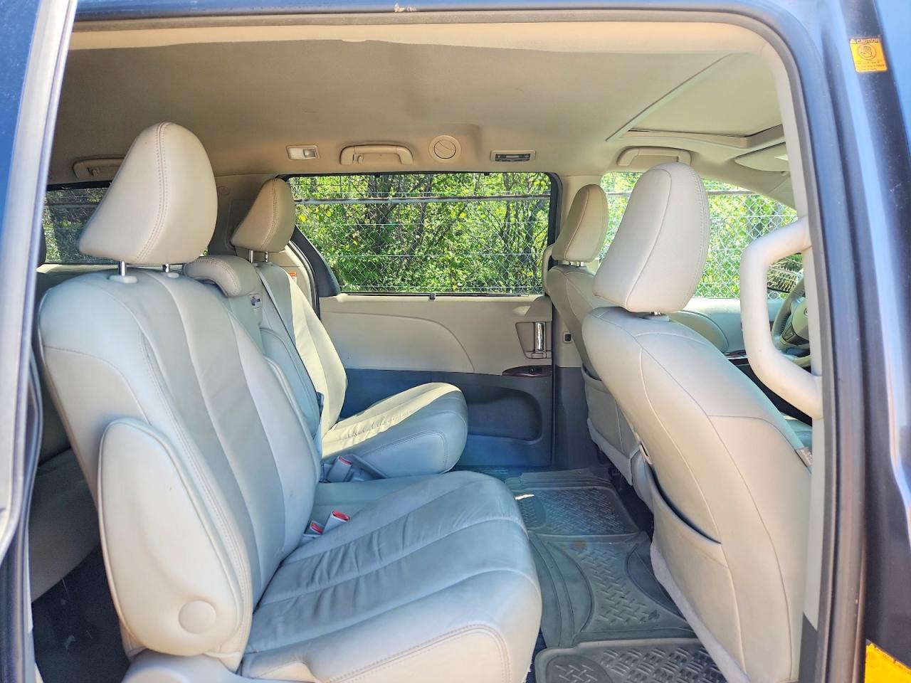 2012 TOYOTA SIENNA