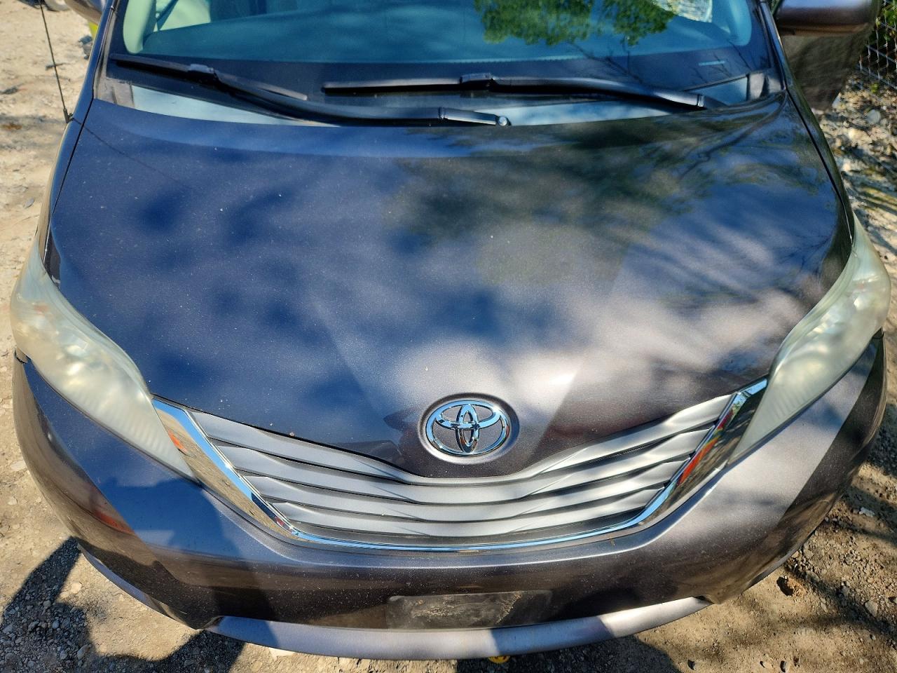 2012 TOYOTA SIENNA