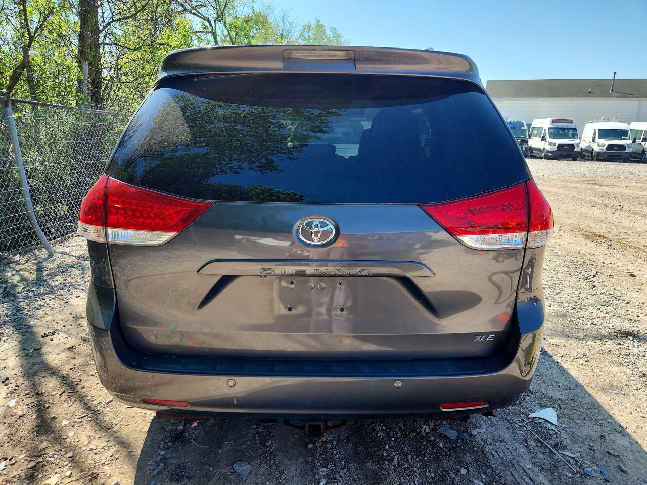 2012 TOYOTA SIENNA