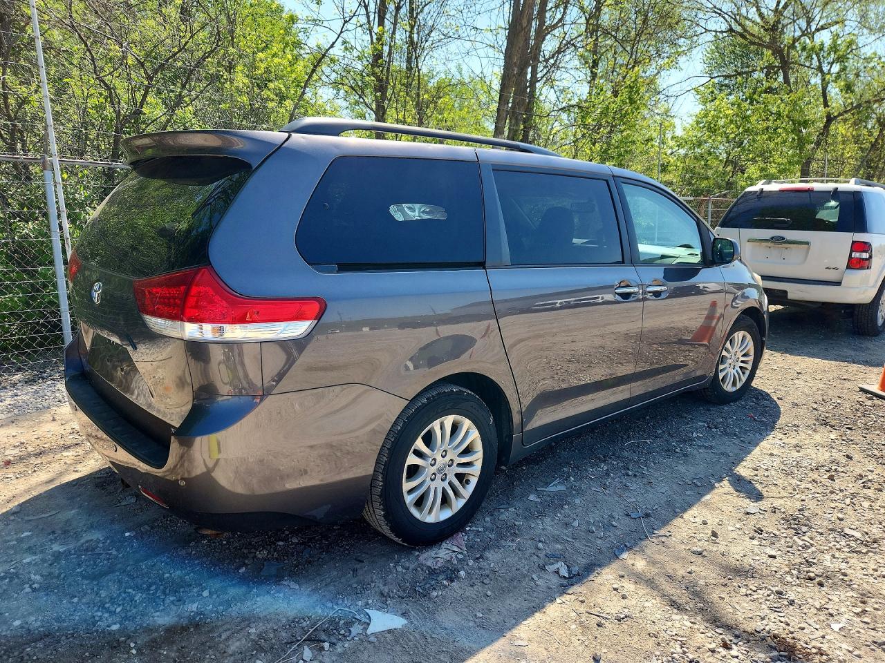 2012 TOYOTA SIENNA