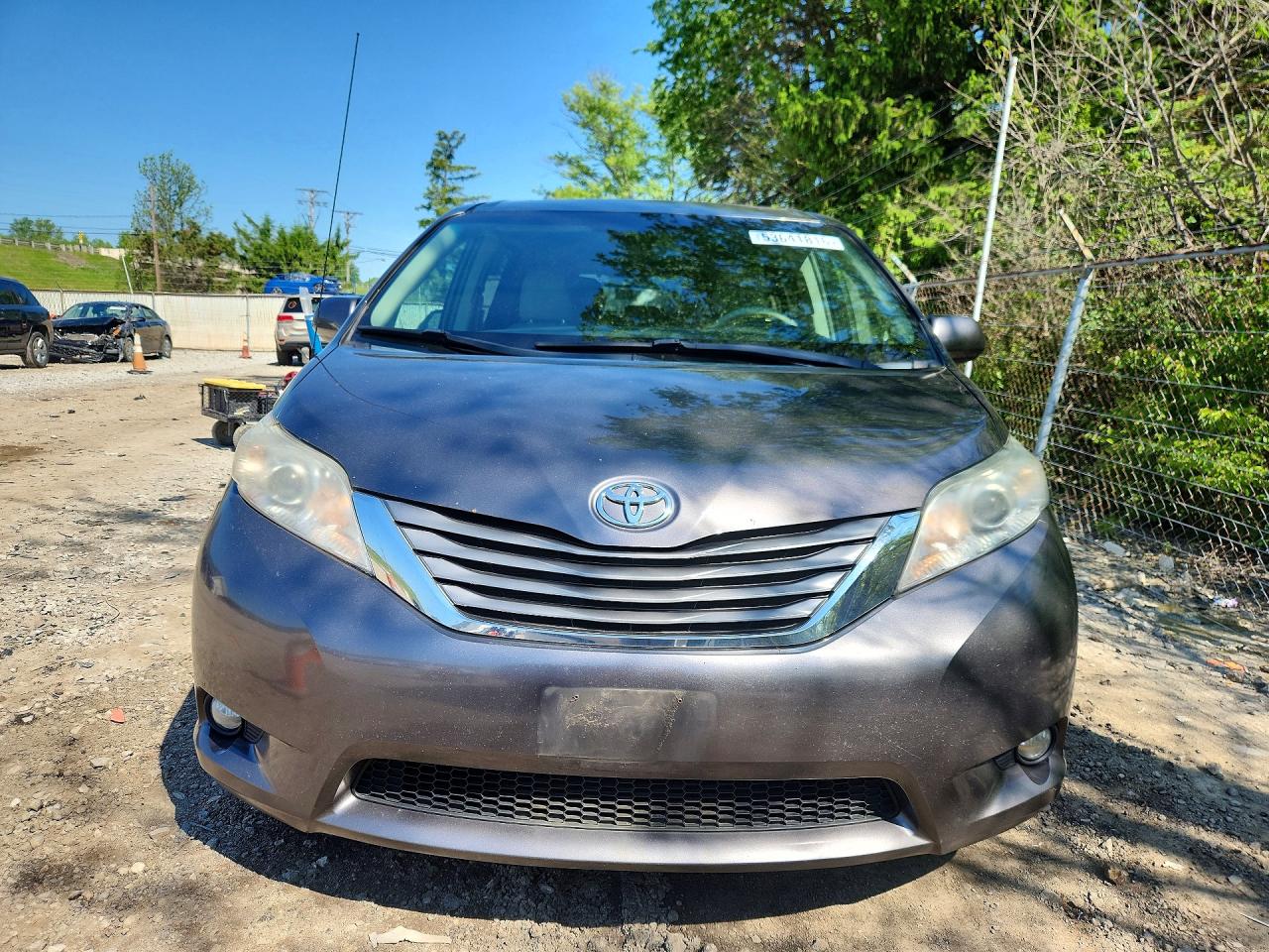 2012 TOYOTA SIENNA