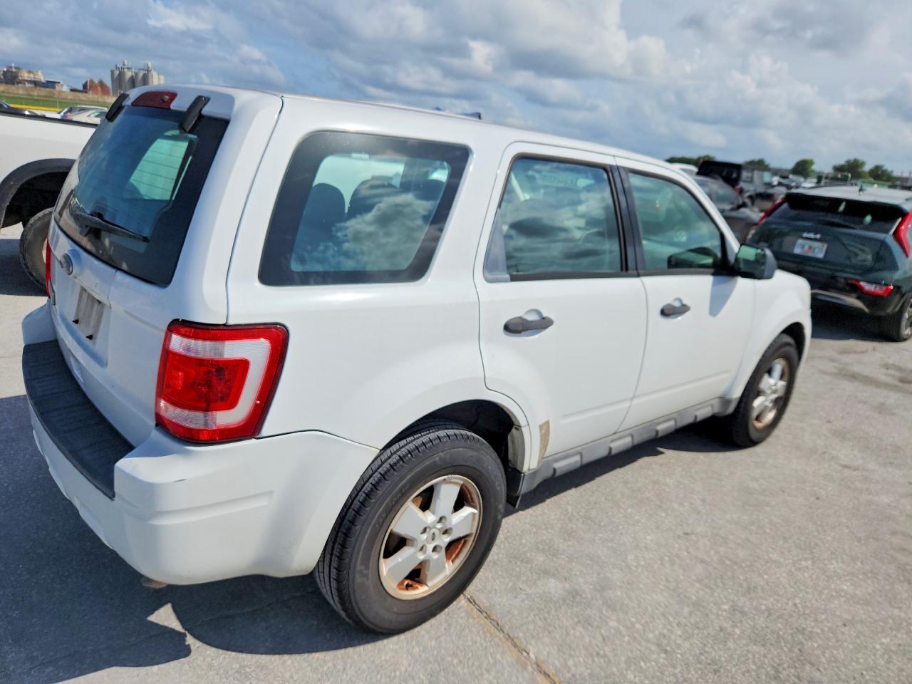 2010 FORD ESCAPE
